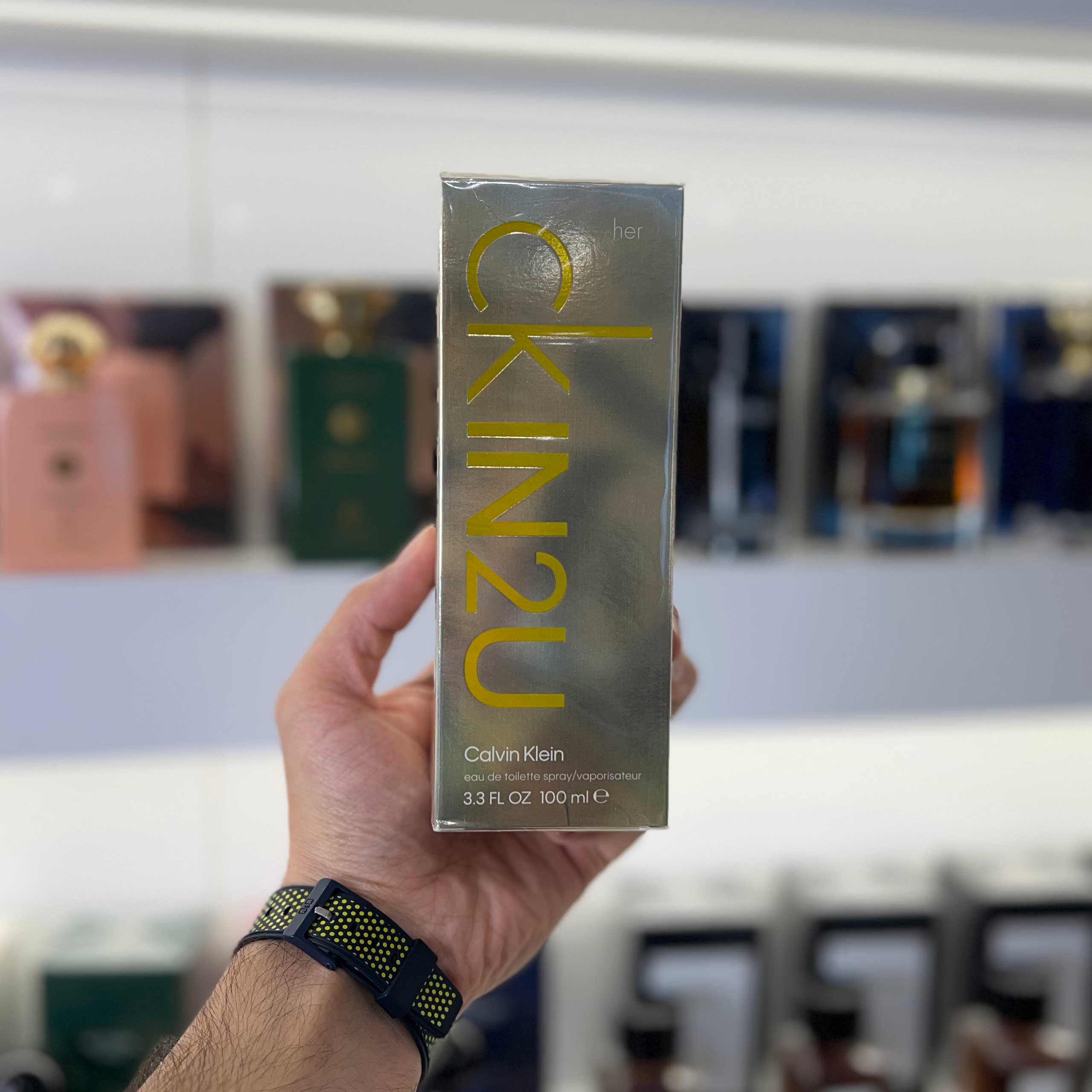 Calvin-Klein-CK-IN2U-Her عطر سیکی اینتو یو زنانه (Calvin Klein CK IN2U Her) - تصویر 1